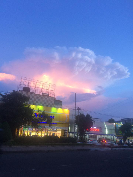 [-]Vầng[-]hào[-]quang[-]kỳ[-]lạ[-]trên[-]bầu[-]trời[-]Đắk[-]Lắk